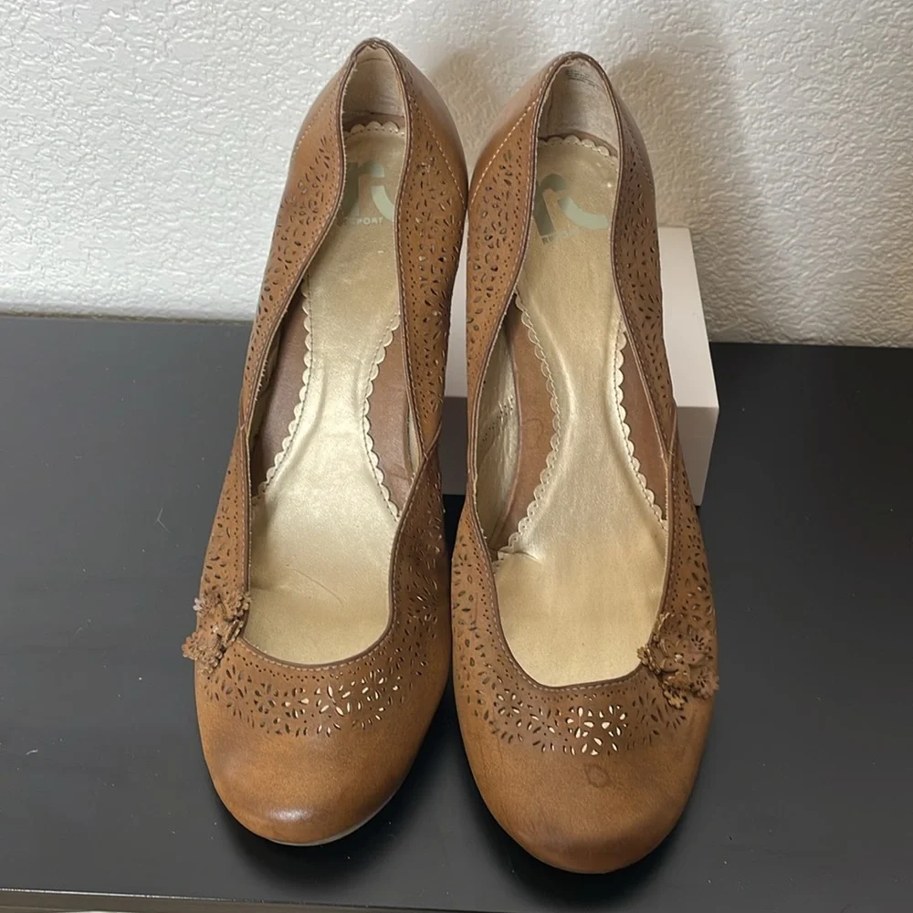 Report Ariana Brown Wedge Size 10
